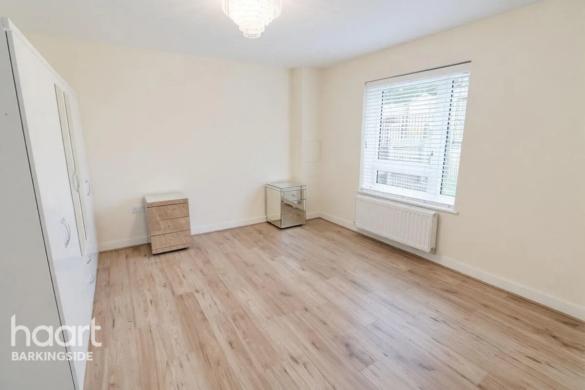 Reservoir Way, Hainault, IG6, photo 14