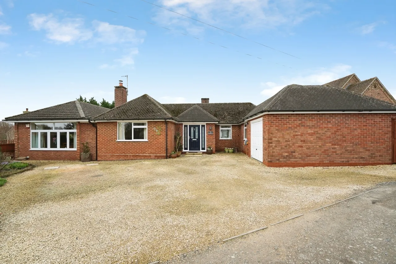 4 bed house for sale, Station Road, Blackminster, WR11