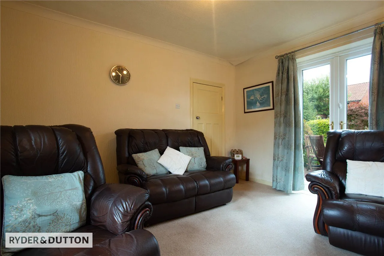 Kings Road, Shaw, OL2, photo 5