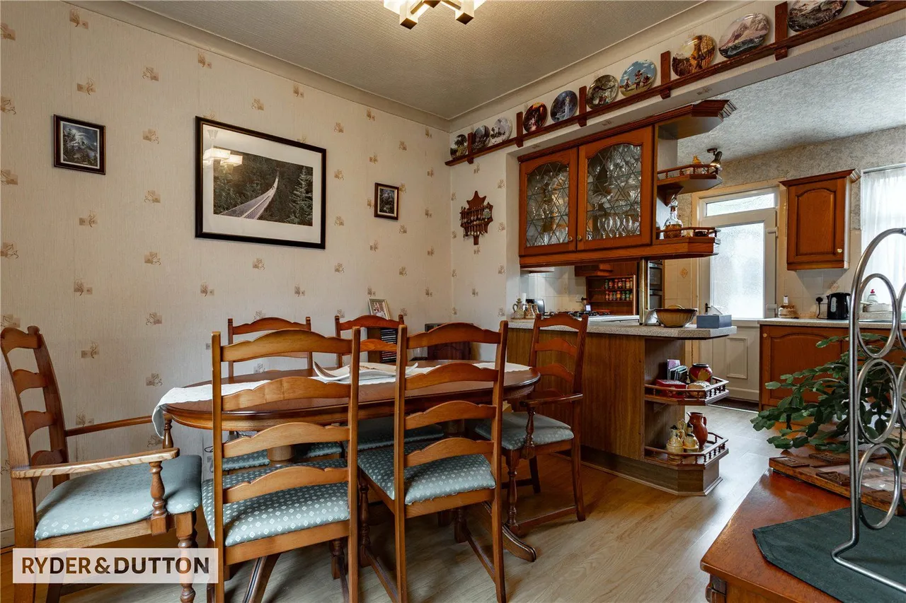 Kings Road, Shaw, OL2, photo 8