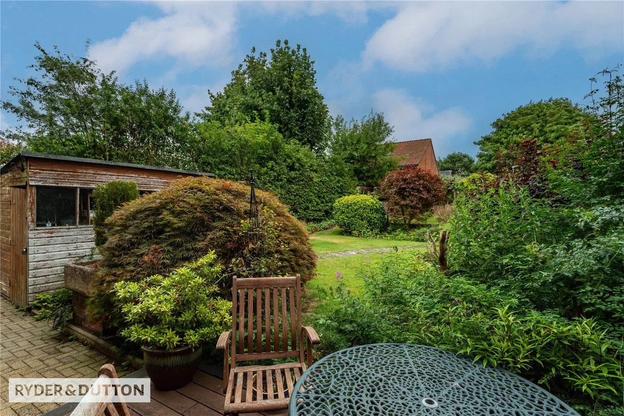 Kings Road, Shaw, OL2, photo 21