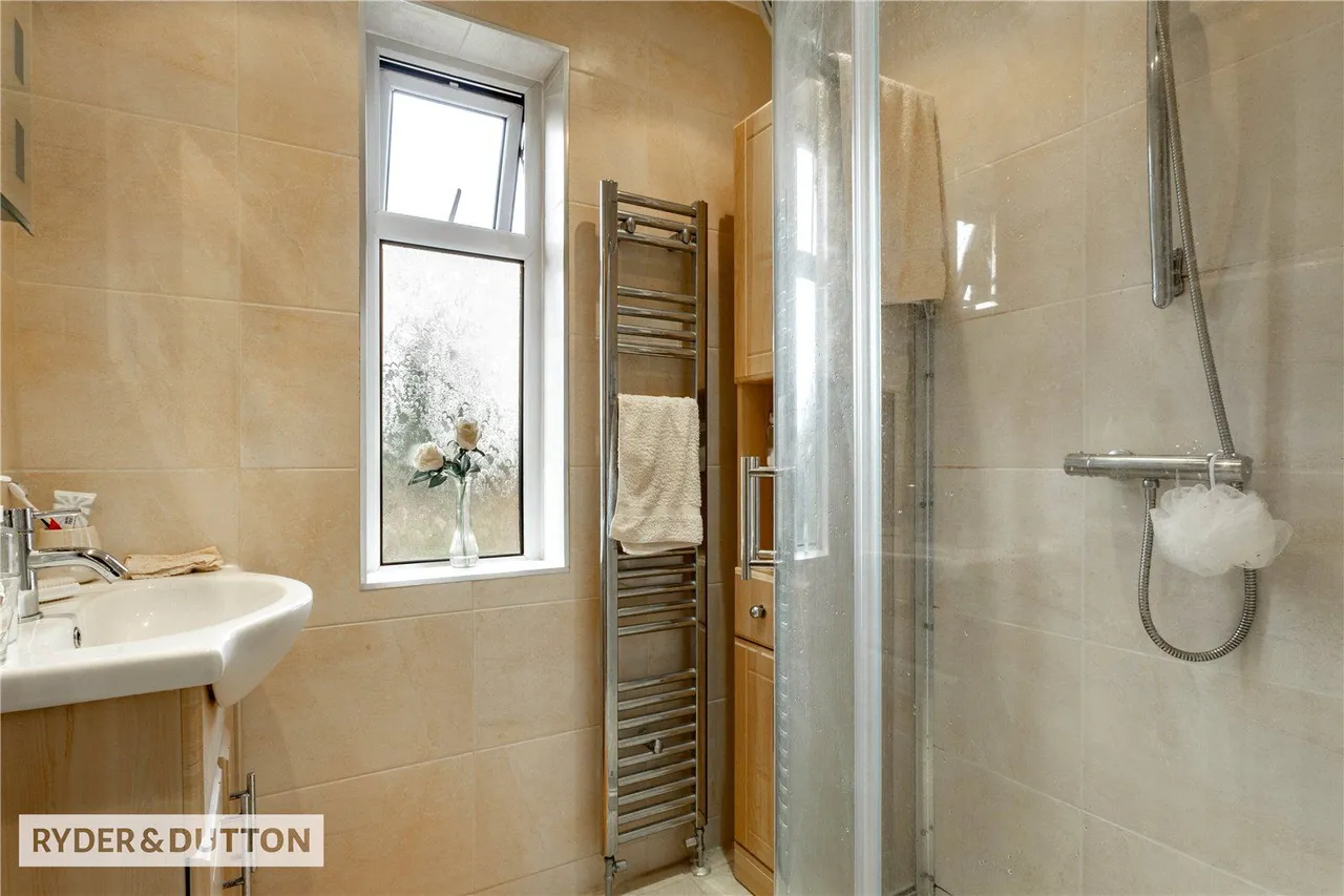 Kings Road, Shaw, OL2, photo 17