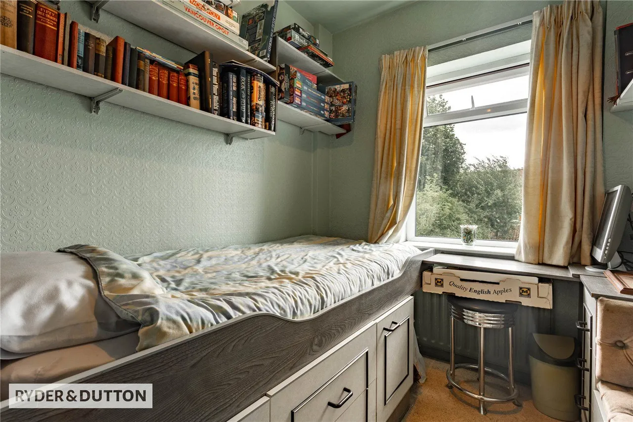 Kings Road, Shaw, OL2, photo 18