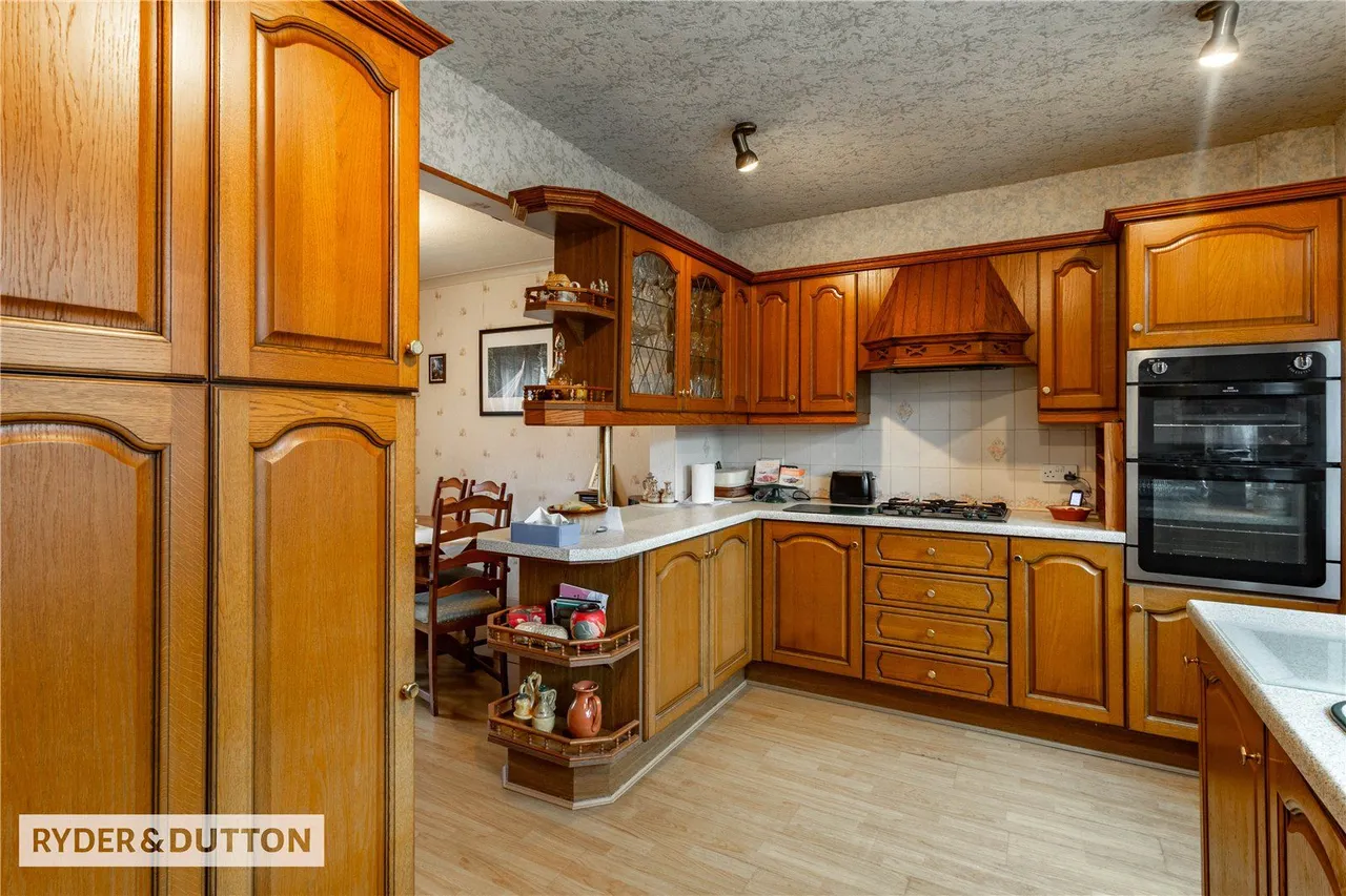 Kings Road, Shaw, OL2, photo 9