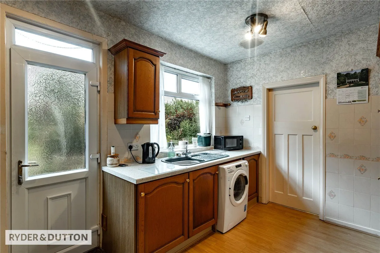 Kings Road, Shaw, OL2, photo 11