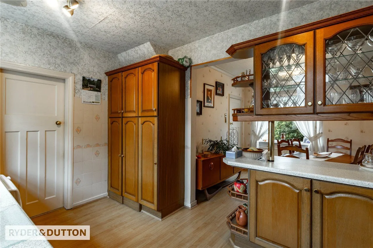 Kings Road, Shaw, OL2, photo 10