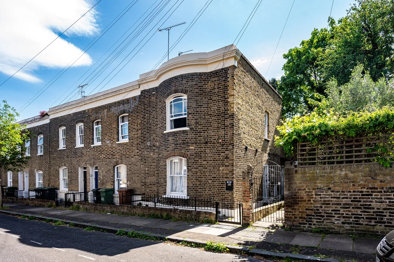 1 bed flat for sale — 43b Strickland Street, London