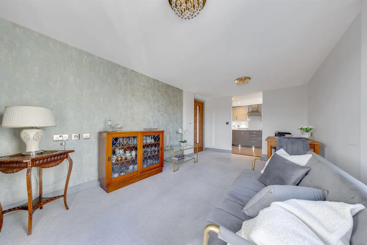 Station Parade, Virginia Water, GU25, photo 11