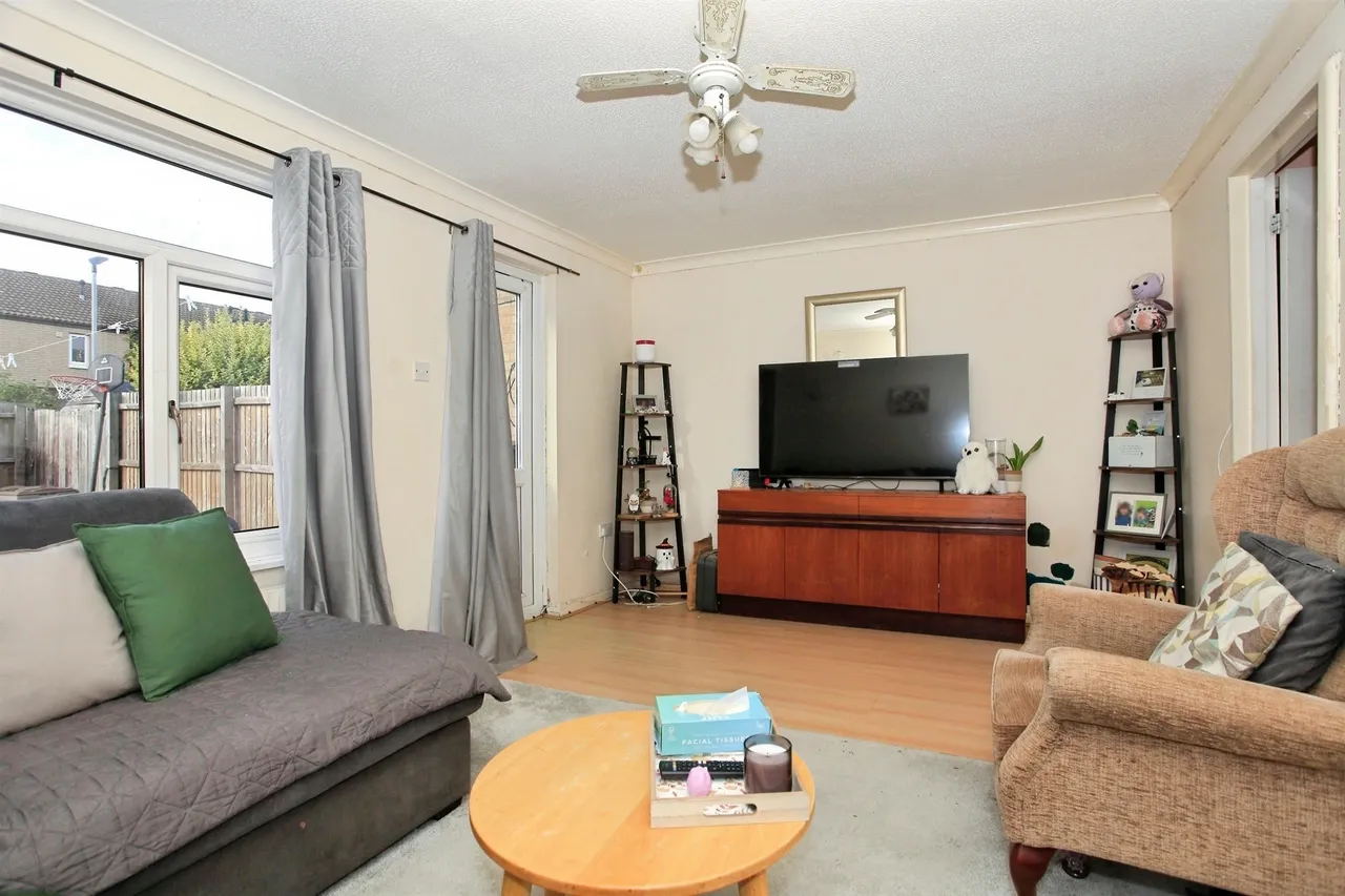 Medworth, Orton Goldhay, PE2, photo 4