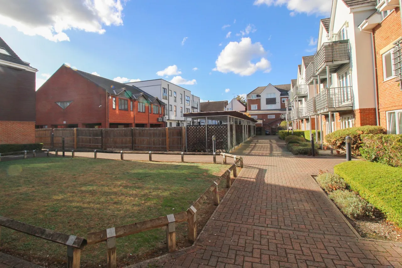 Old Dairy Close, Fleet, GU51, photo 11