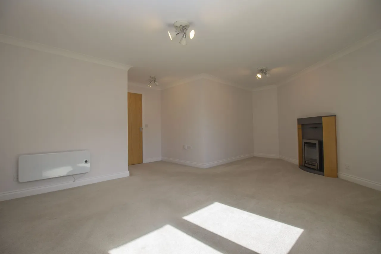 Old Dairy Close, Fleet, GU51, photo 3