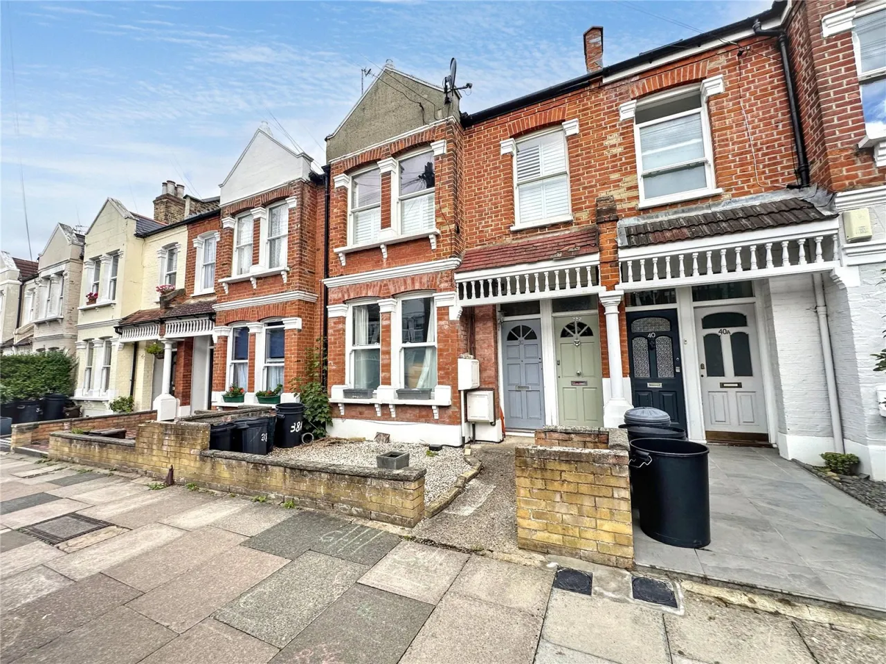 2 bed property to rent, Astonville Street, London