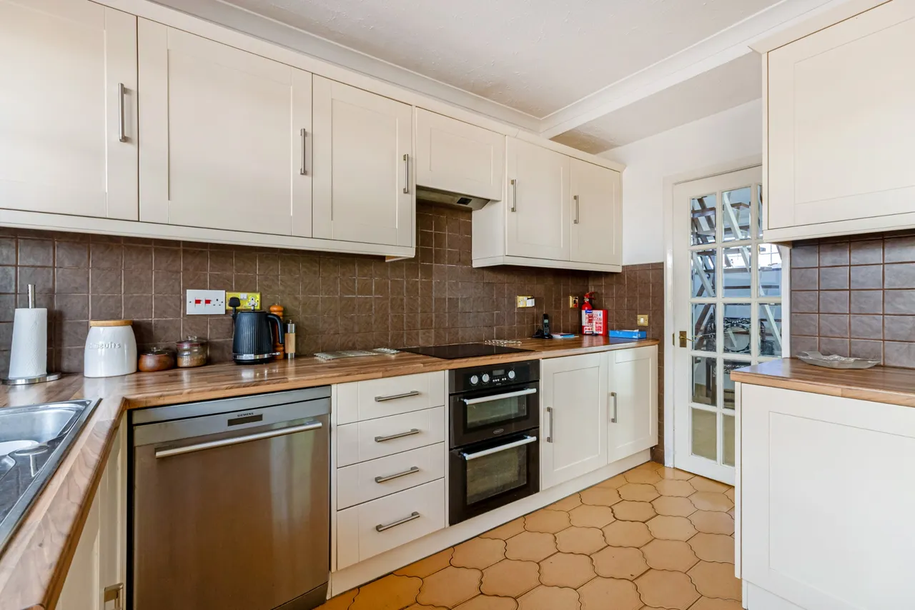 Egham, Surrey, TW20 9SQ, photo 10