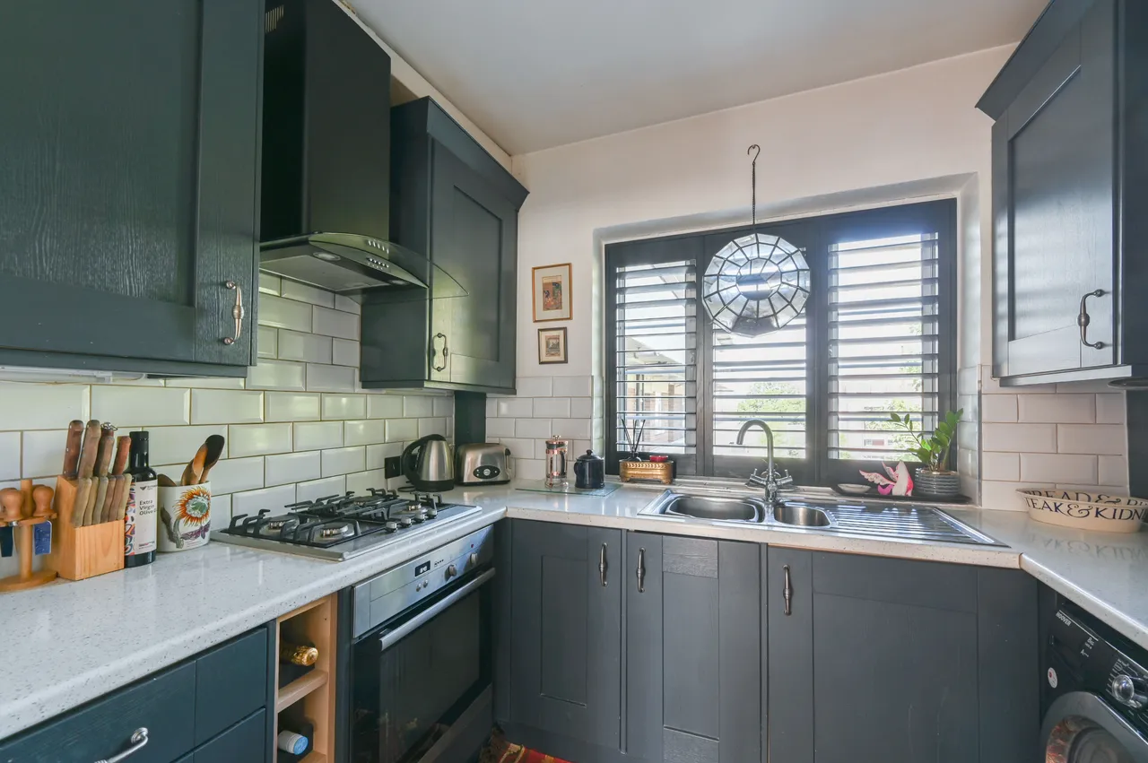 70 Cameford Court, New Park Road, London, photo 7