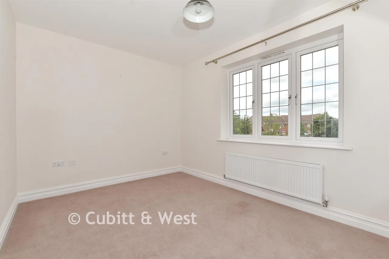 Taverner Square, Cranleigh, GU6, photo 8