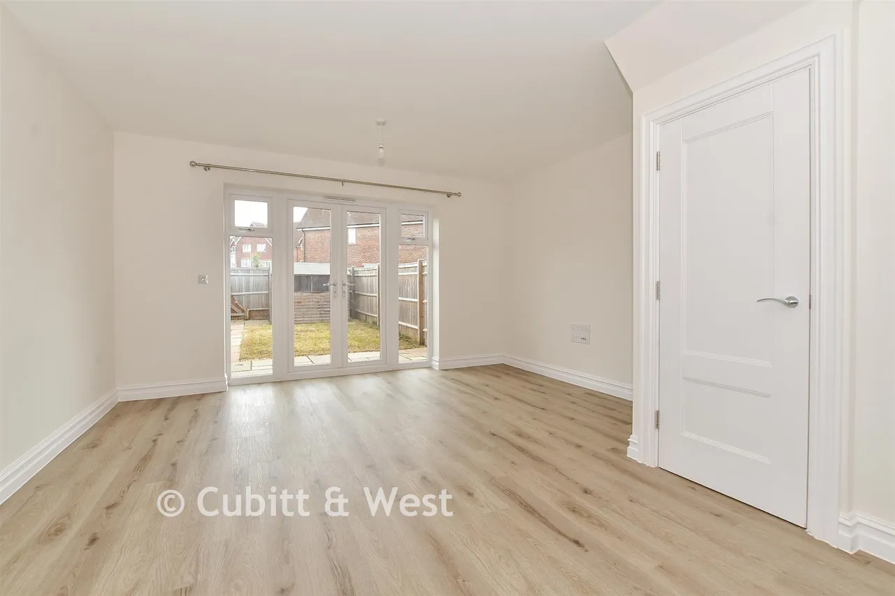 Taverner Square, Cranleigh, GU6, photo 4
