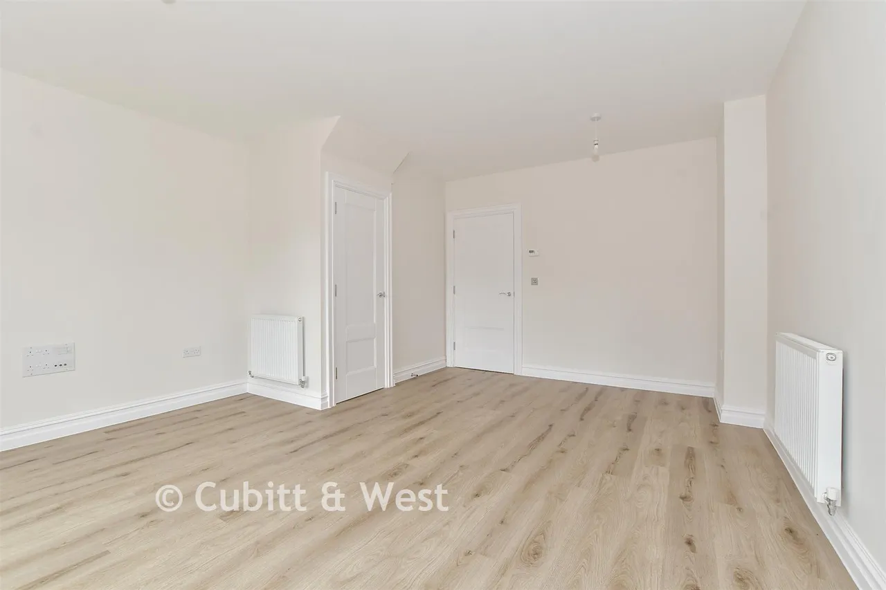 Taverner Square, Cranleigh, GU6, photo 6