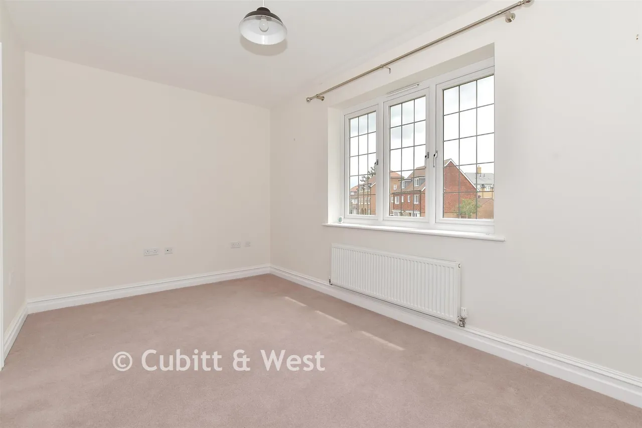 Taverner Square, Cranleigh, GU6, photo 11