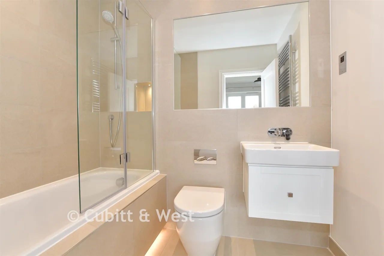 Taverner Square, Cranleigh, GU6, photo 13