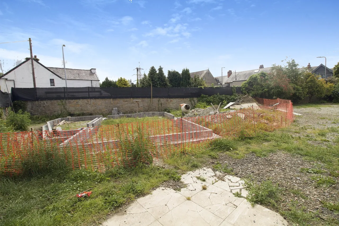 land for sale, Ffordd Penmynydd, Llanfairpwllgwyngyll, LL61