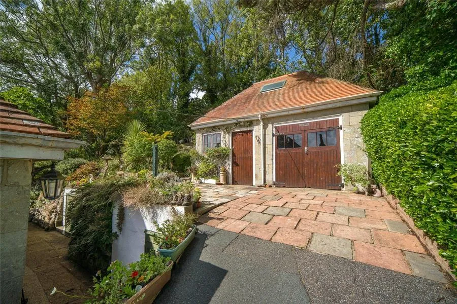 Whitwell Road, Ventnor, PO38, photo 33