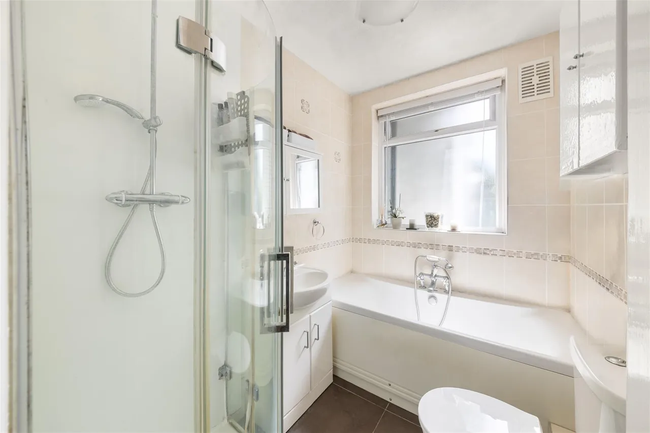 Herlwyn Avenue, Ruislip, photo 9