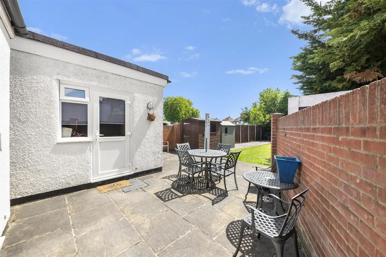 Herlwyn Avenue, Ruislip, photo 11