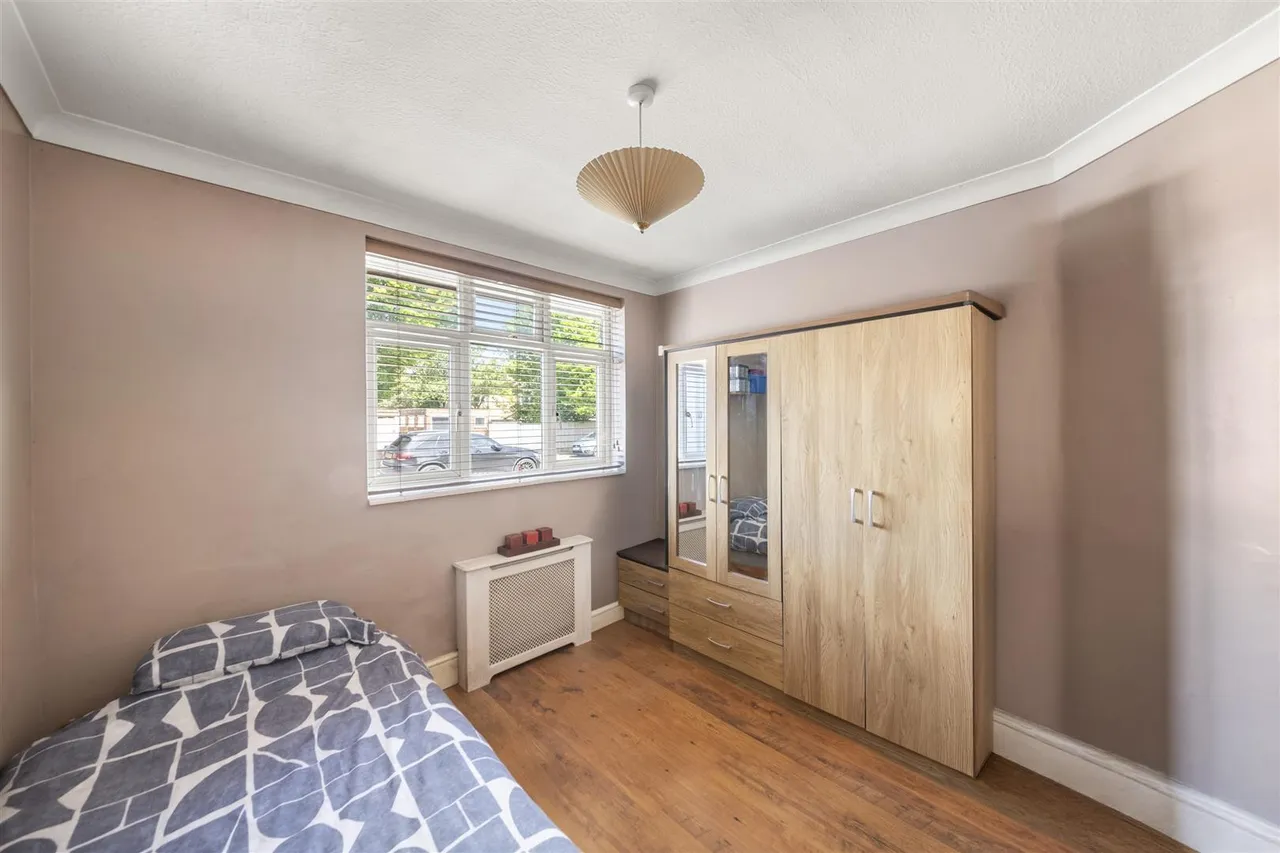 Herlwyn Avenue, Ruislip, photo 7
