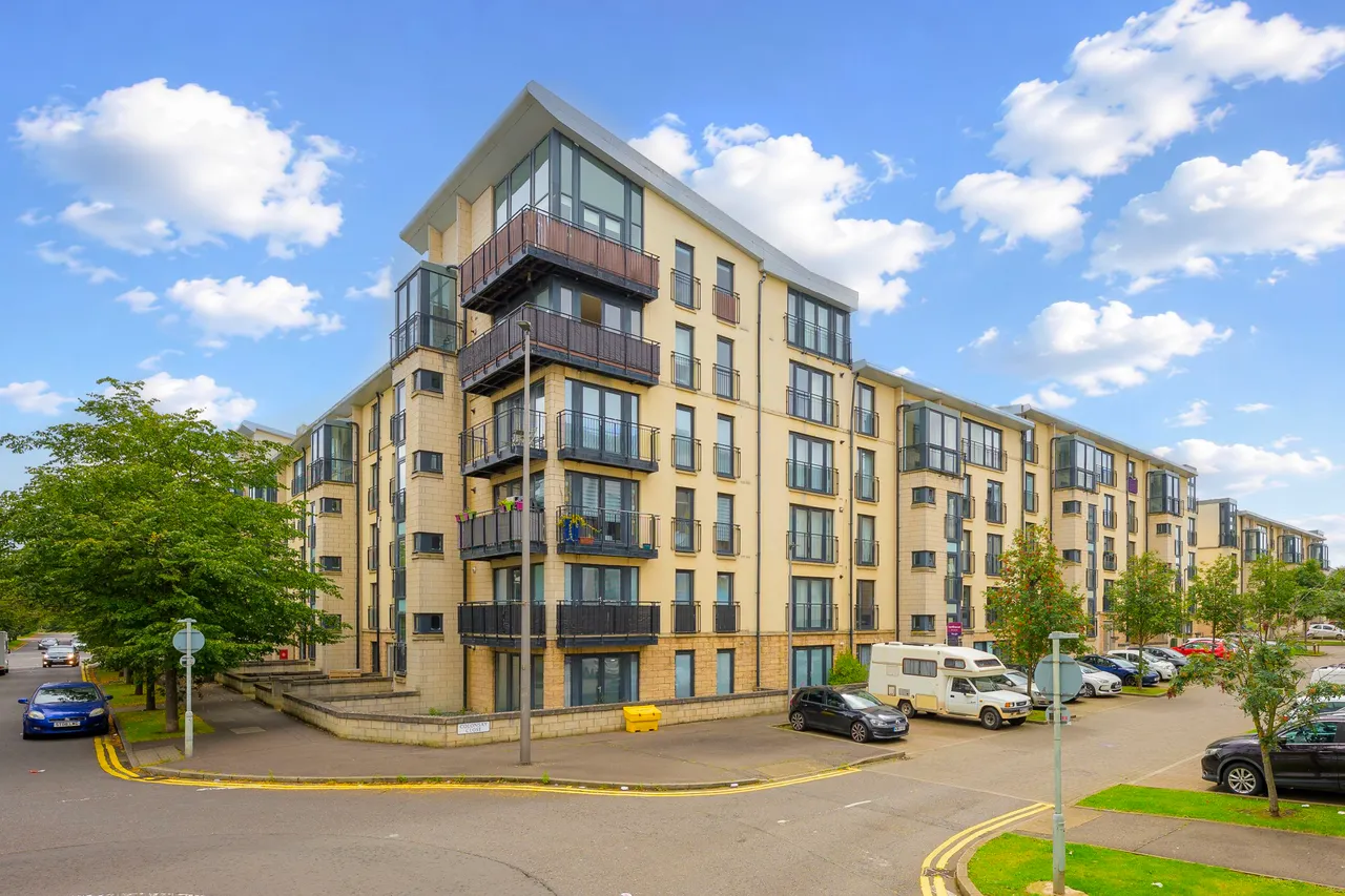 2 bed flat for sale — Colonsay Close, Edinburgh