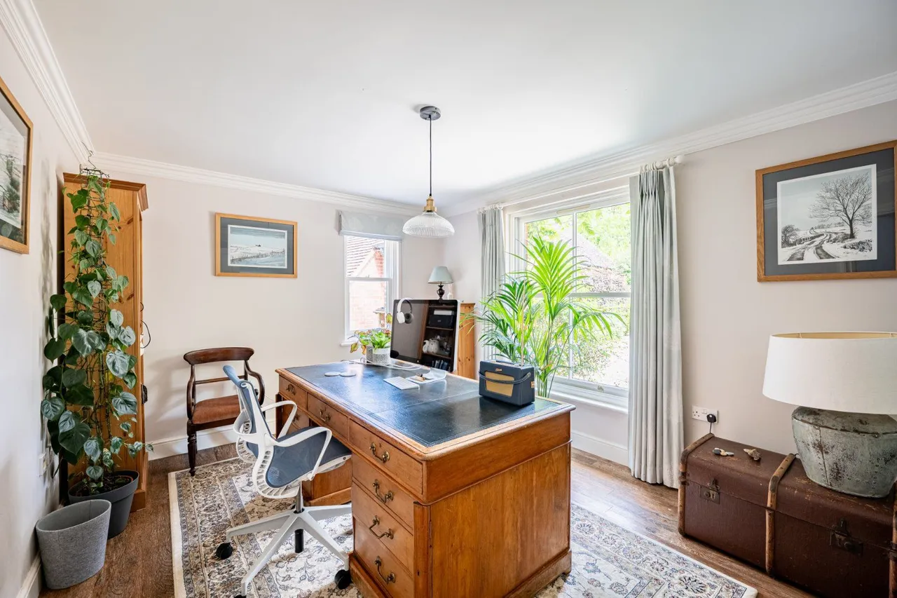 Southampton Road, Alderbury, Salisbury, Wiltshire, SP5 3AG, photo 8
