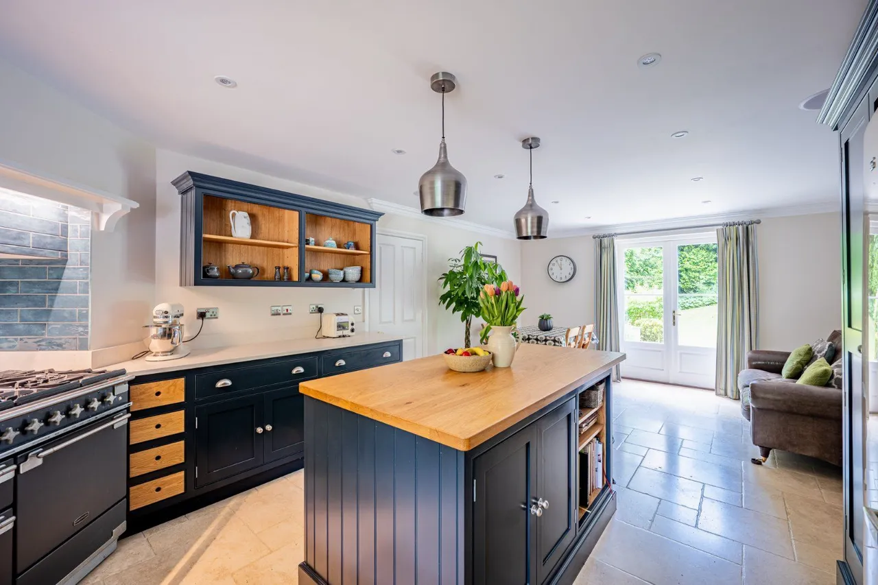Southampton Road, Alderbury, Salisbury, Wiltshire, SP5 3AG, photo 3