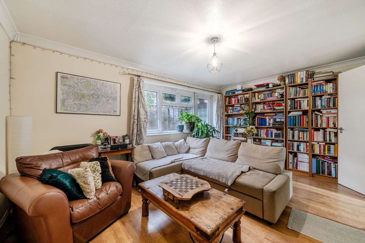 3 bed flat for sale — Tovil Close, SE20
