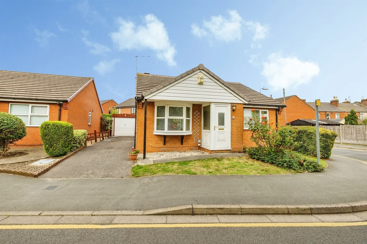 2 bed house for sale, St. Andrews Close, Lincoln, LN5