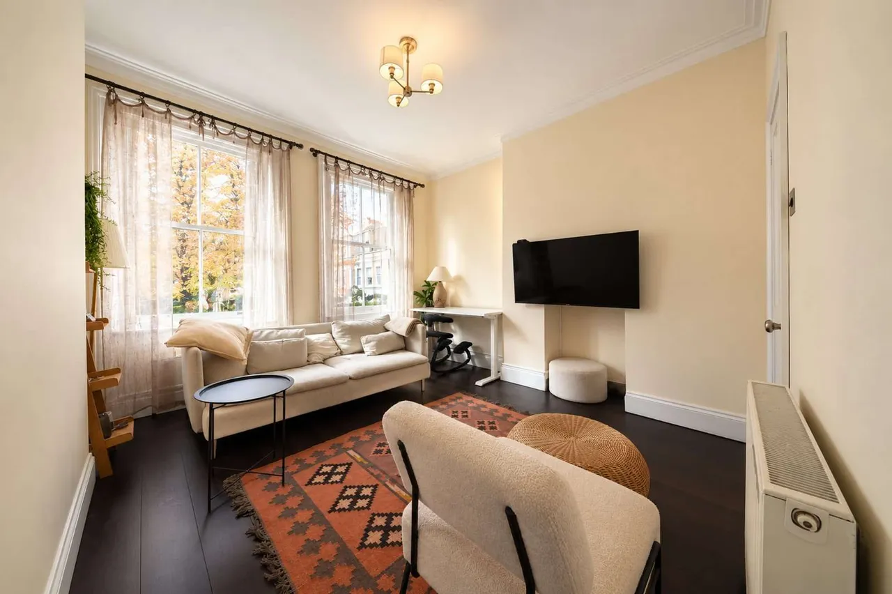 Chalcot Square, Primrose Hill, NW1, photo 2
