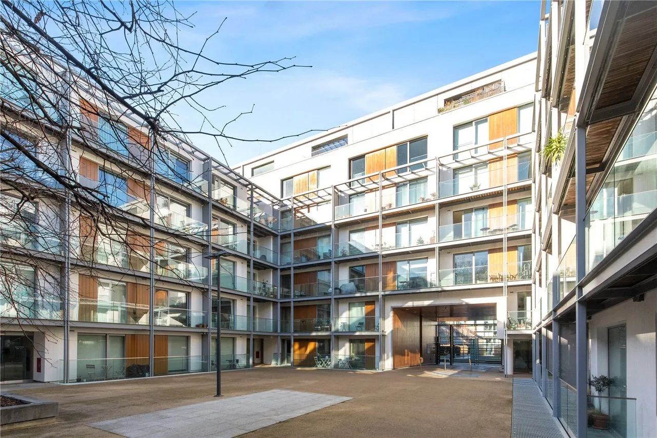 Highbury Stadium Square, London, N5, photo 11