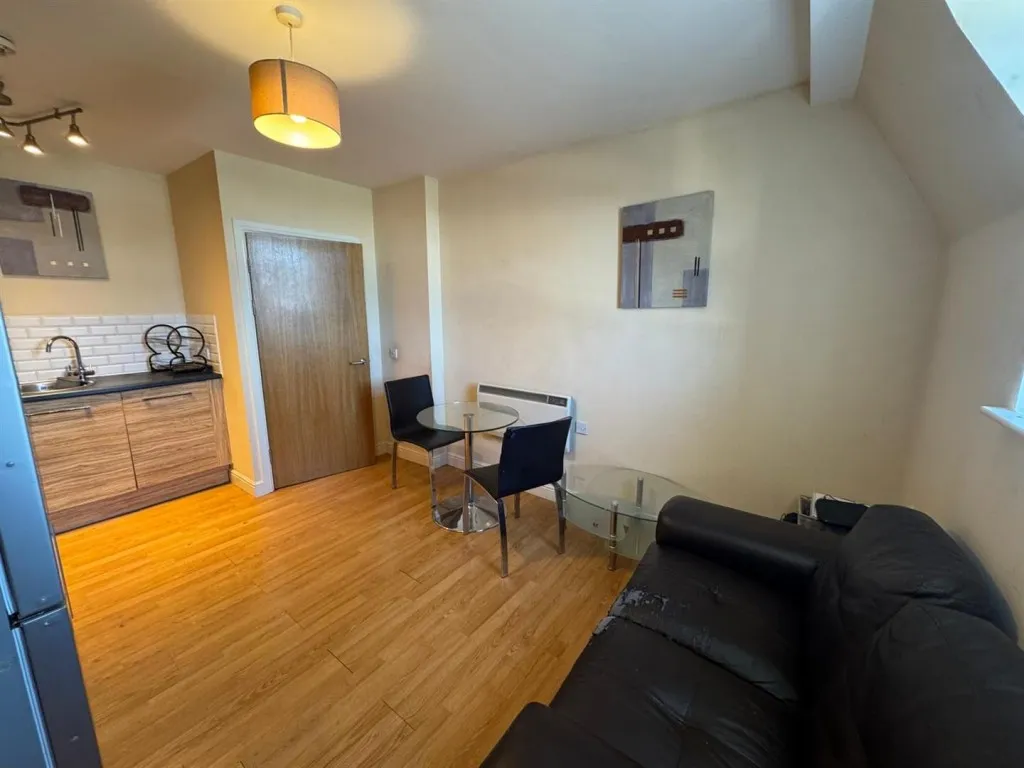 Godwin Street, Bradford, BD1, photo 4