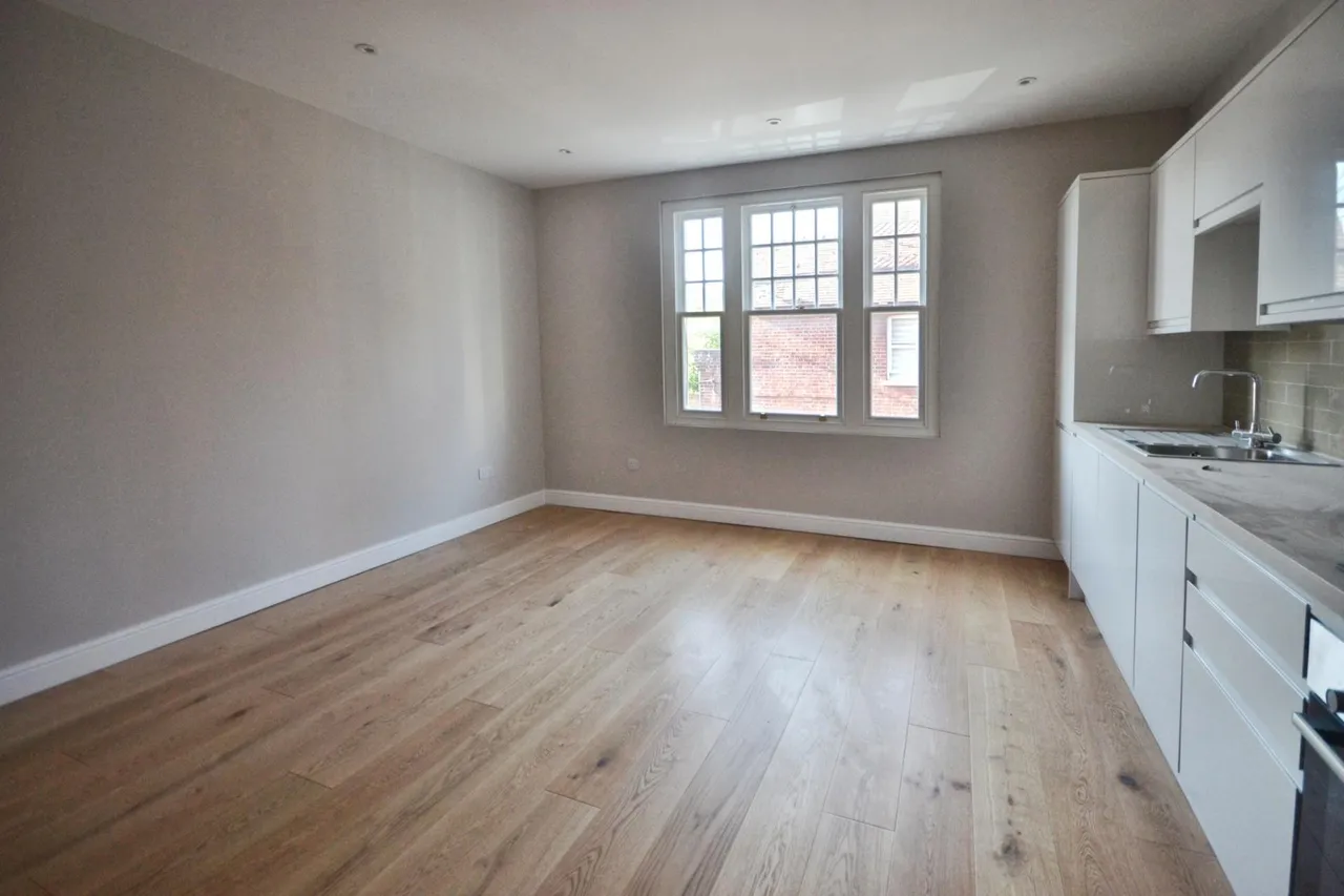 East Park, Southgate, RH10, photo 5