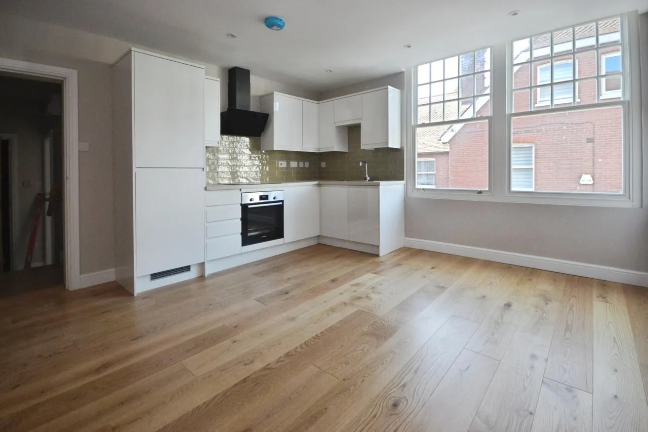 East Park, Southgate, RH10, photo 2
