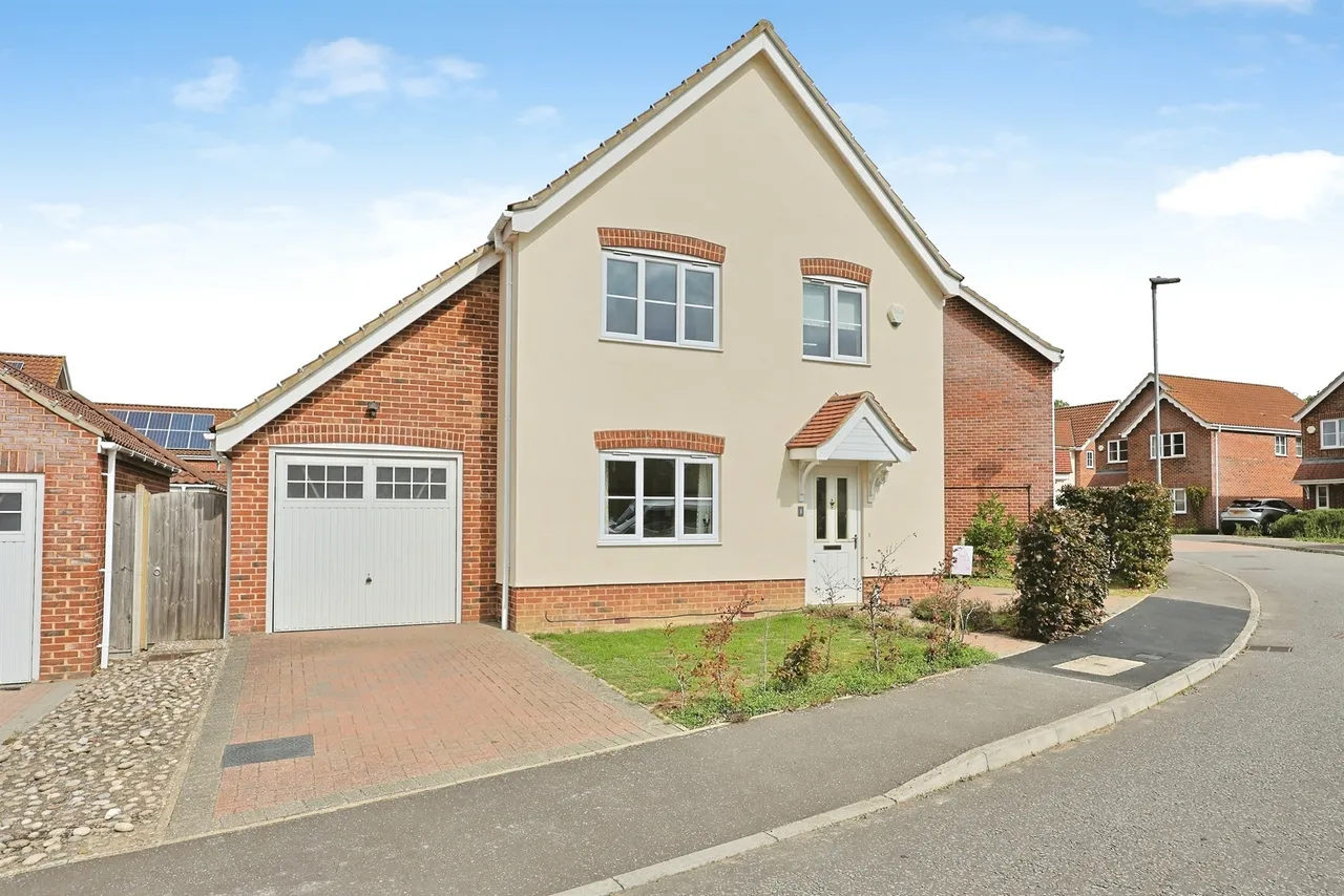 4 bed house for sale — Monarch Close, Wymondham