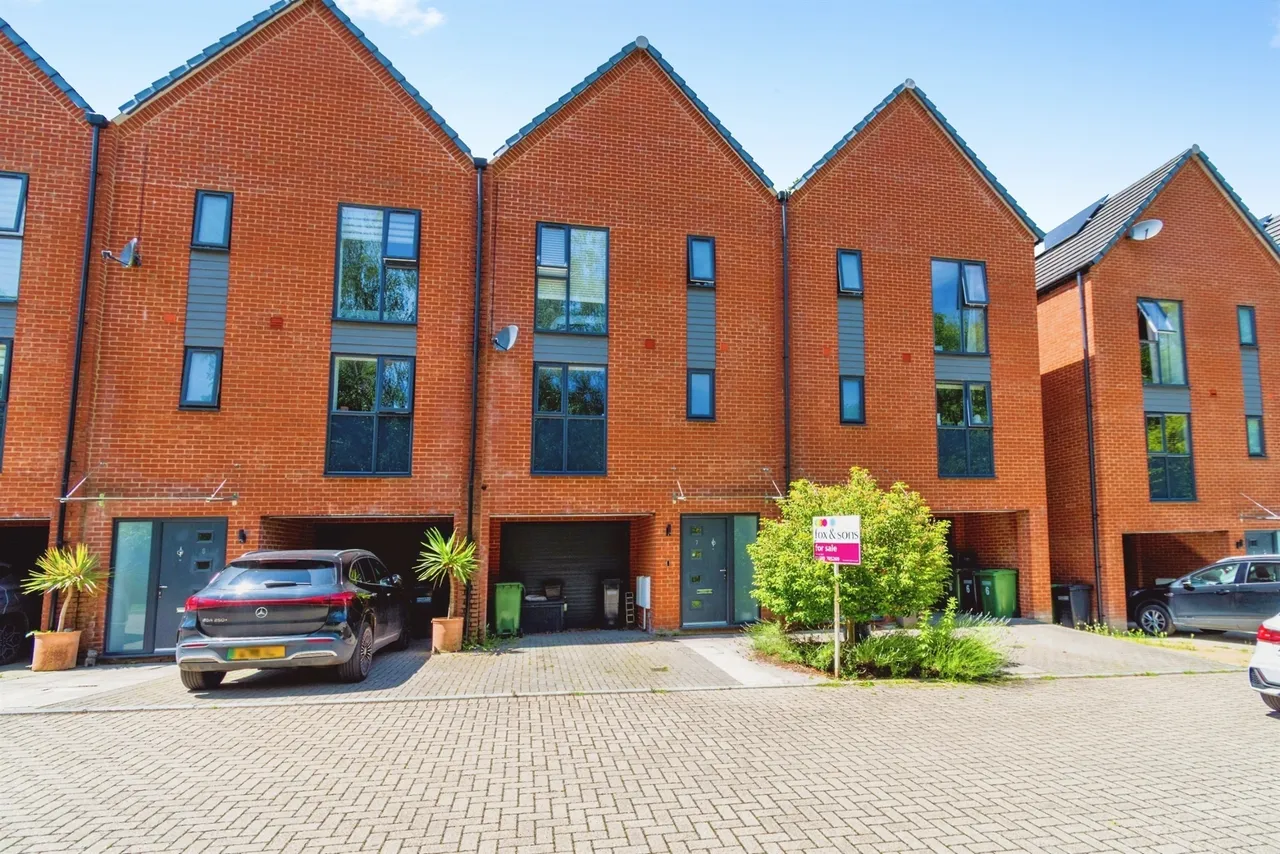 3 bed house for sale — Sundays Hill Close, Hedge End, Southampton