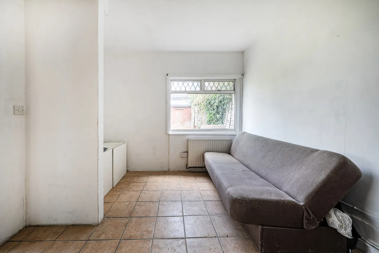 42 Waverley Gardens, London, photo 12