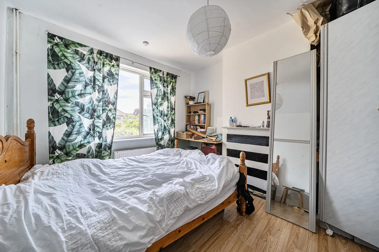 42 Waverley Gardens, London, photo 7