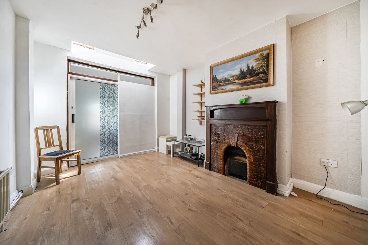 42 Waverley Gardens, London, photo 5