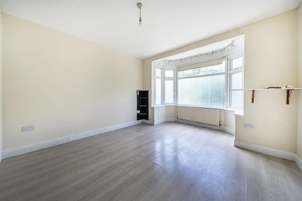 42 Waverley Gardens, London, photo 4