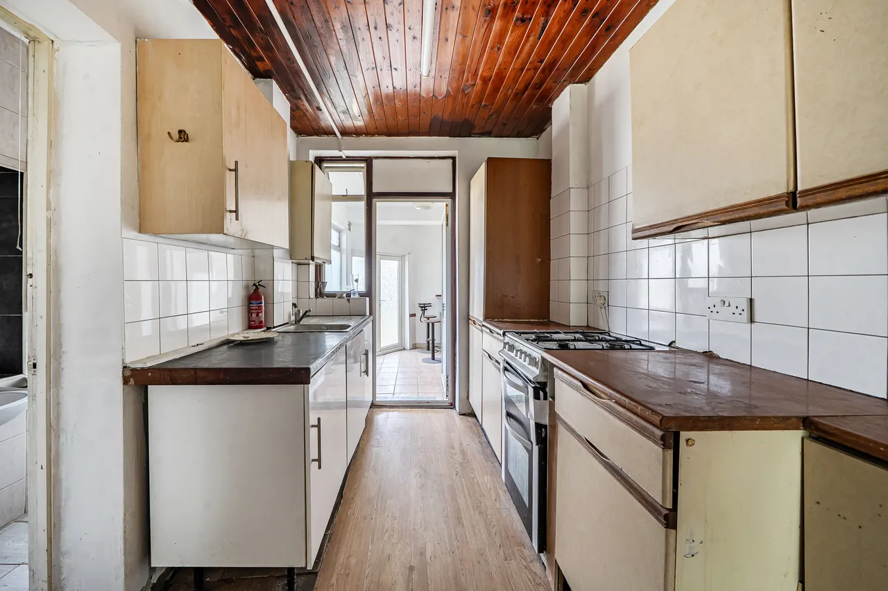 42 Waverley Gardens, London, photo 11