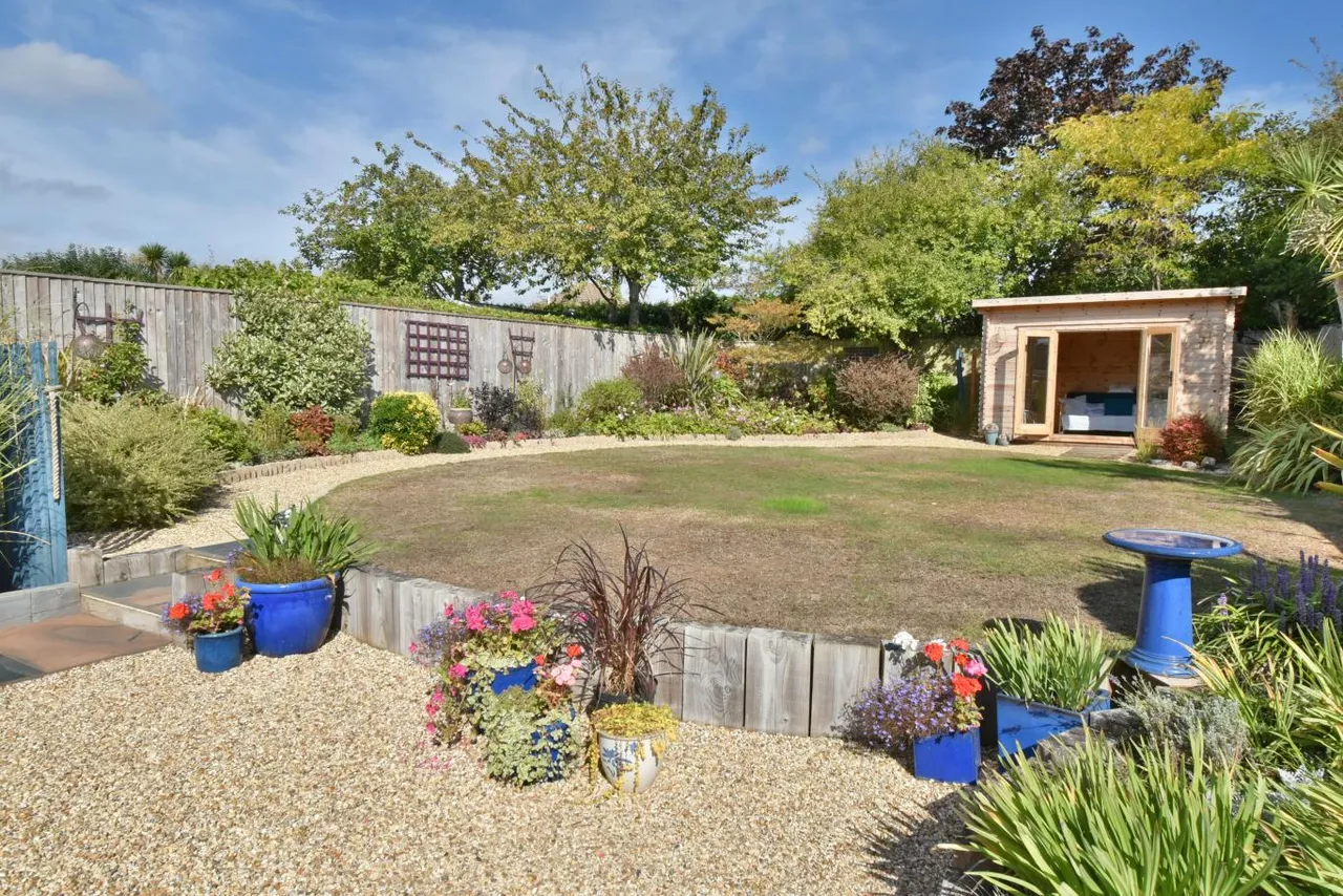Heathlands Avenue, BH22, photo 9