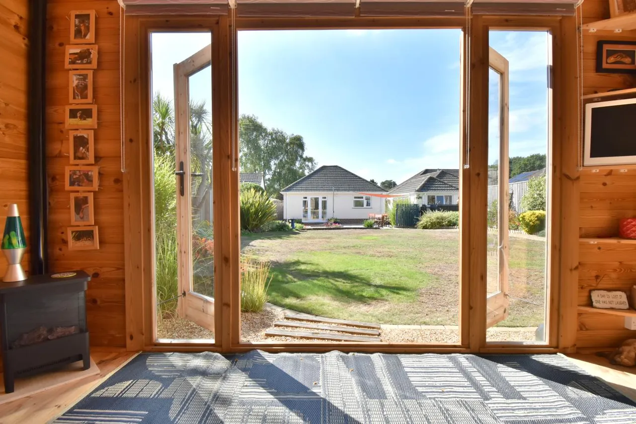 Heathlands Avenue, BH22, photo 27