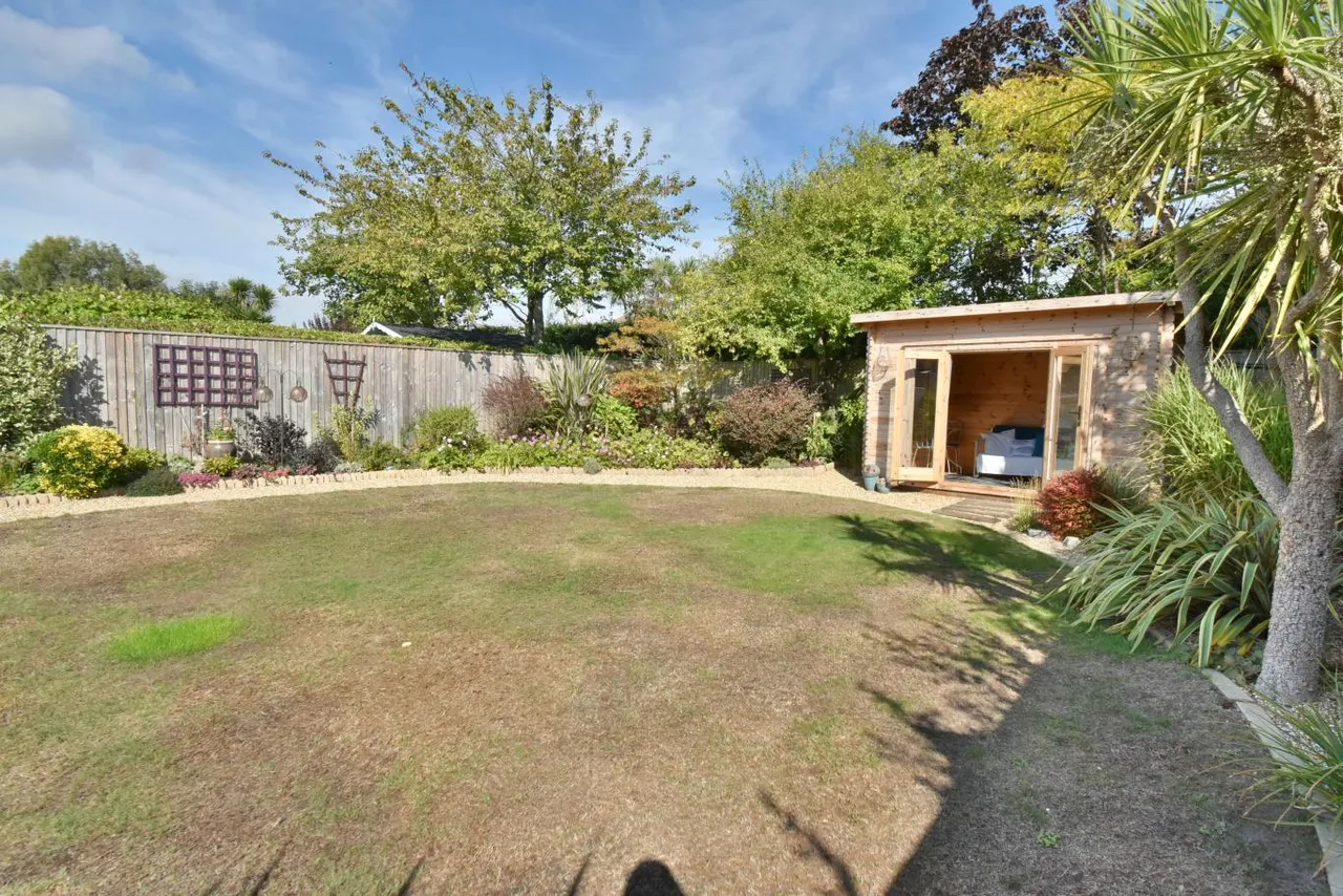 Heathlands Avenue, BH22, photo 22