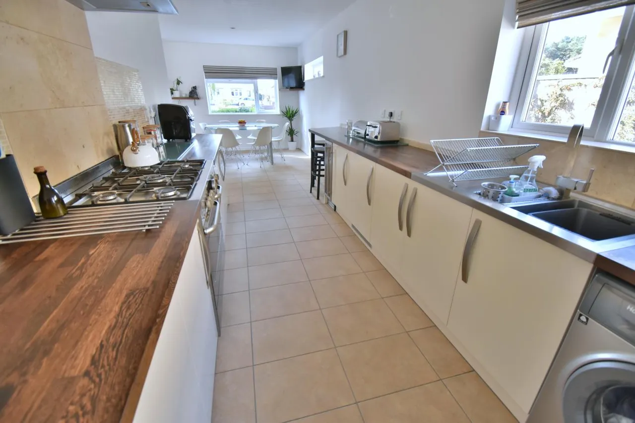 Heathlands Avenue, BH22, photo 4
