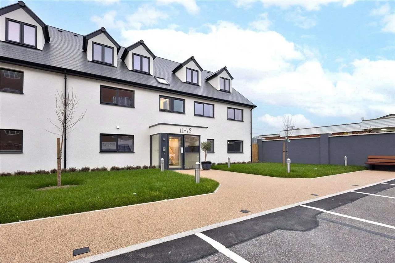 2 bed flat to rent — The Residence, South Road, Hythe, CT21 6HH
